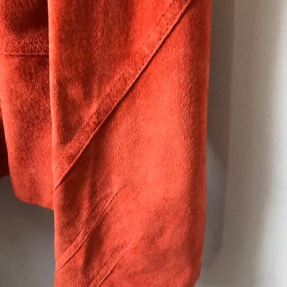 Suede Danier tailored, lined jacket. - Picture 3 of 8